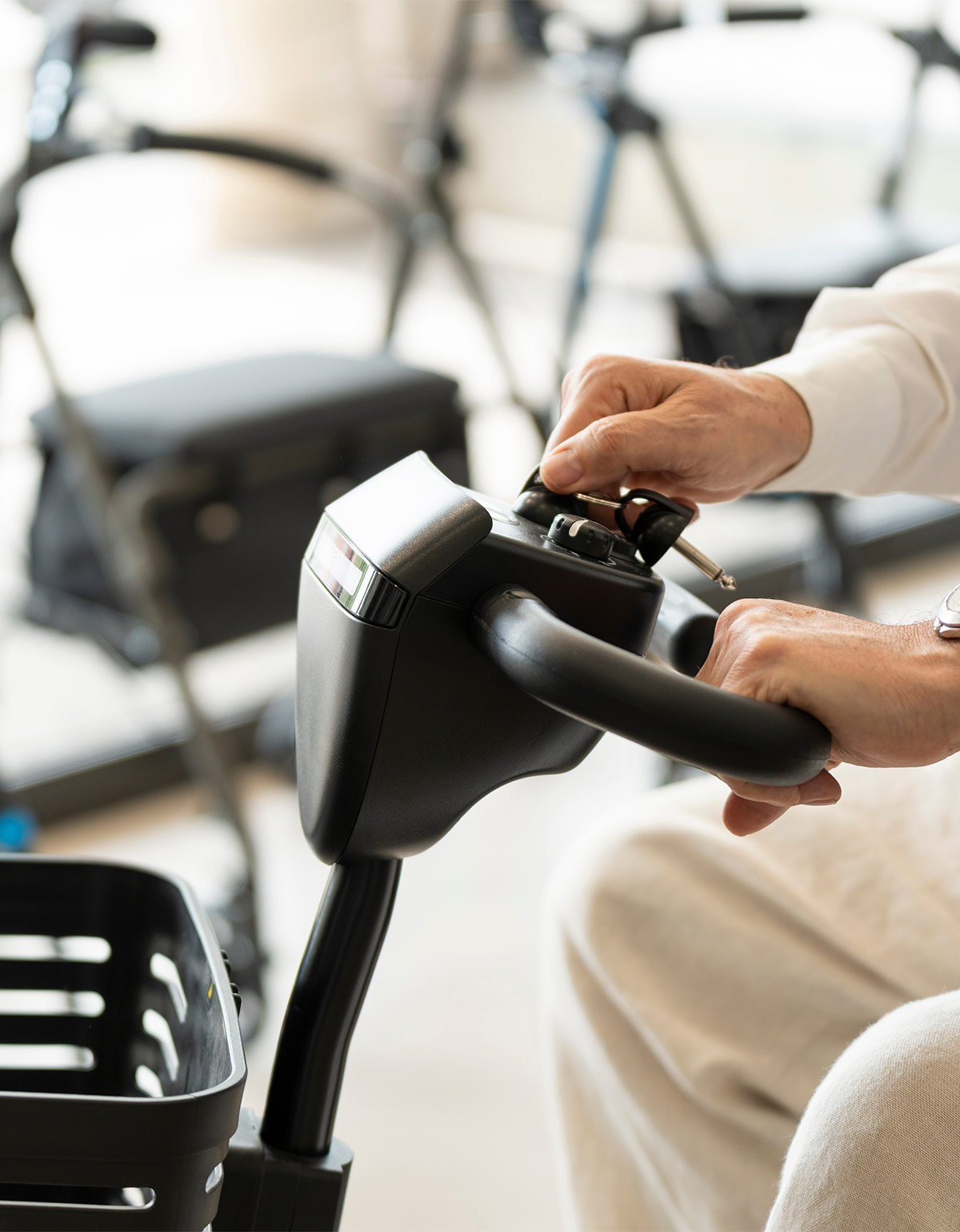 Detailaufnahme des Lenkers eines Elektroscooters